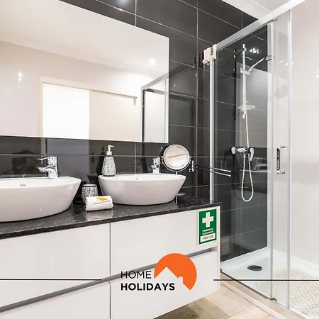 #089 Largo Escola By Holidays * Albufeira